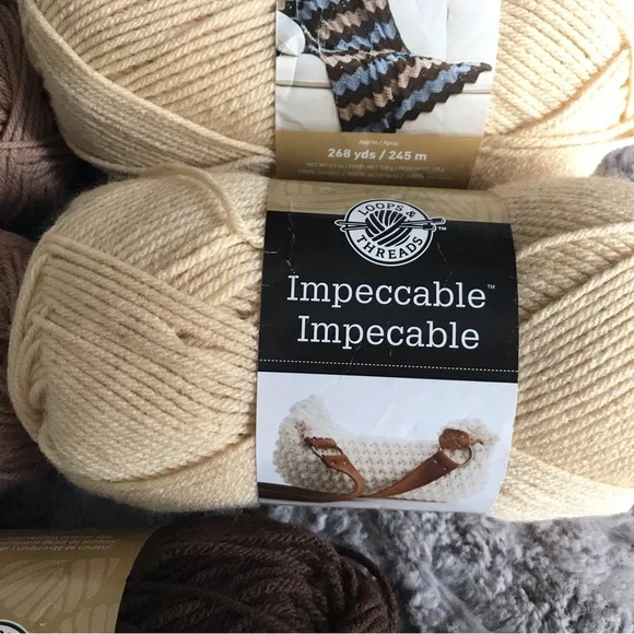 Loops & Threads Impeccable Worsted Yarn Bundle - Picture 5 of 9